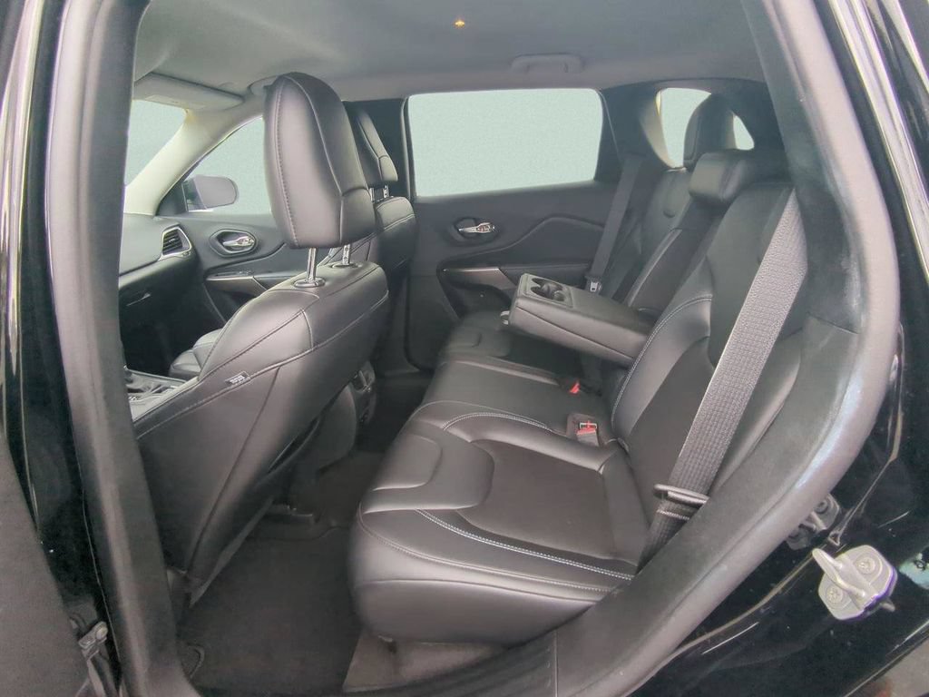 Used 2020 Jeep Cherokee Latitude Plus AWD/4WD image 10