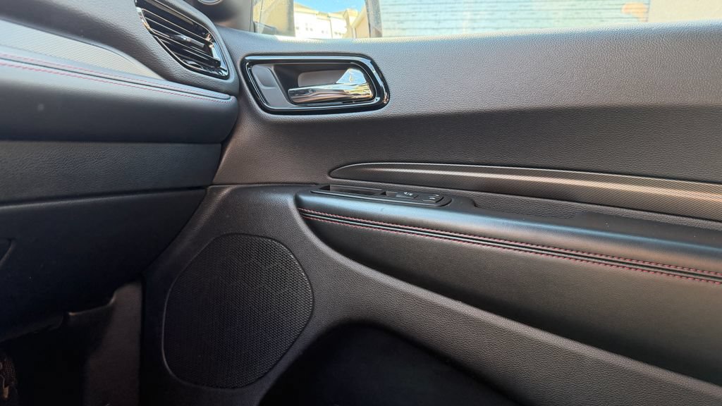 Used 2025 Dodge Durango GT RWD image 18