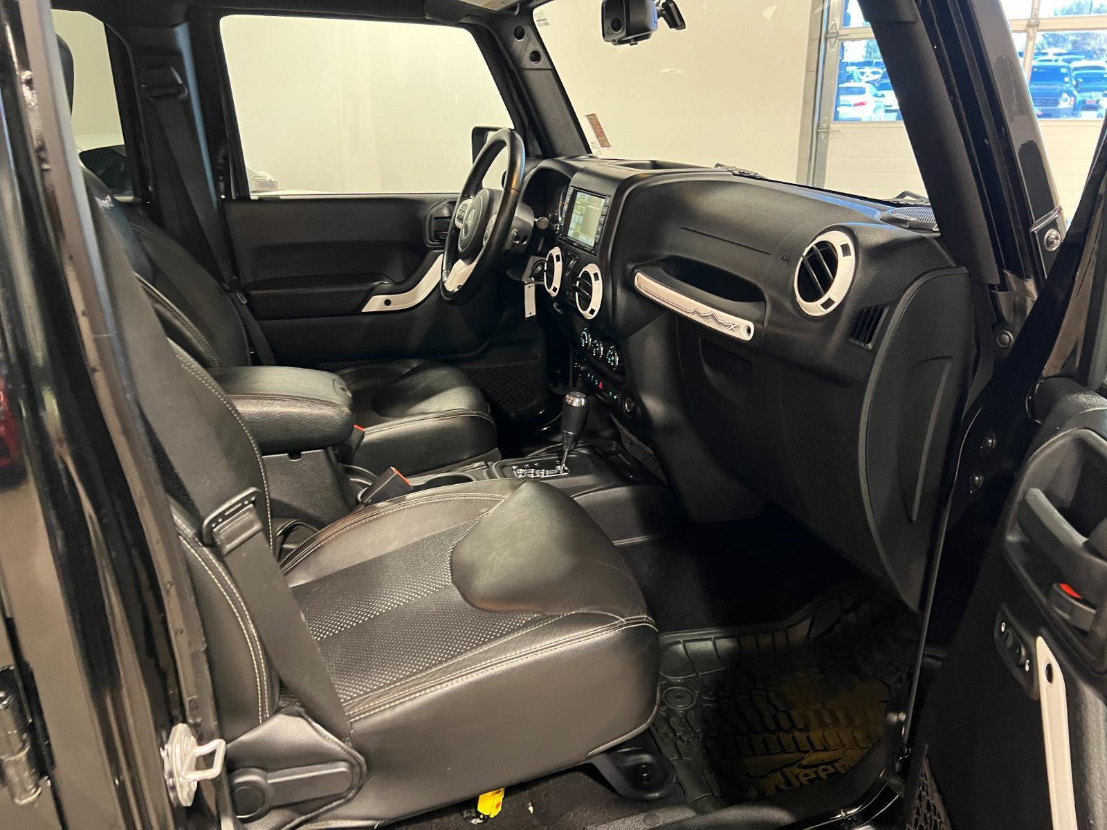 Used 2015 Jeep Wrangler Unlimited Sahara AWD/4WD image 32