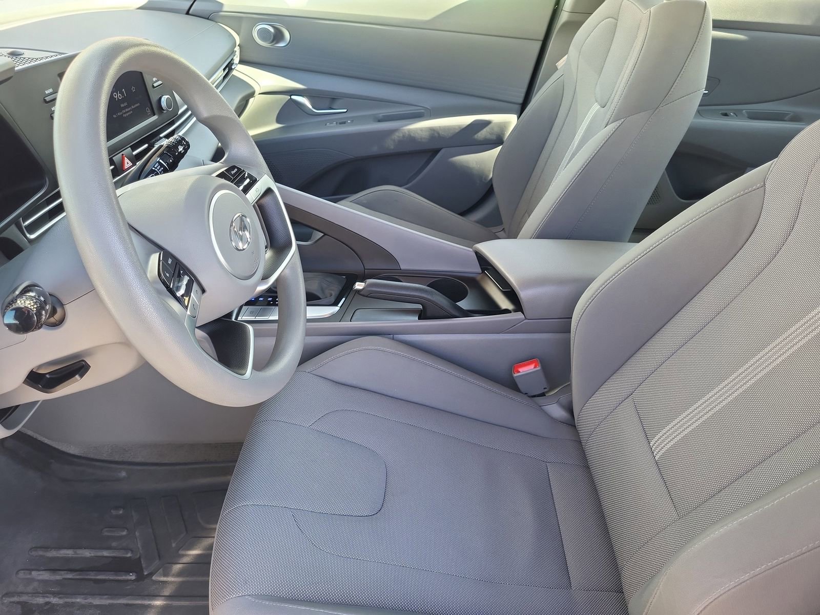 Used 2023 Hyundai Elantra SE image 13