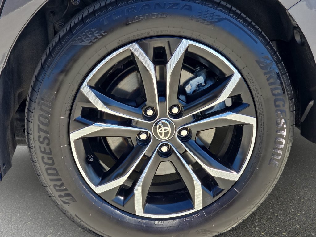 Used 2025 Toyota Sienna Platinum AWD/4WD image 36