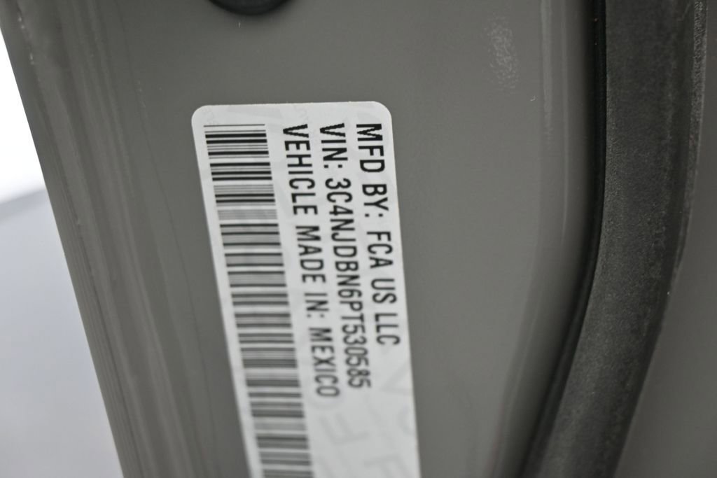 Used 2023 Jeep Compass Latitude AWD/4WD image 16