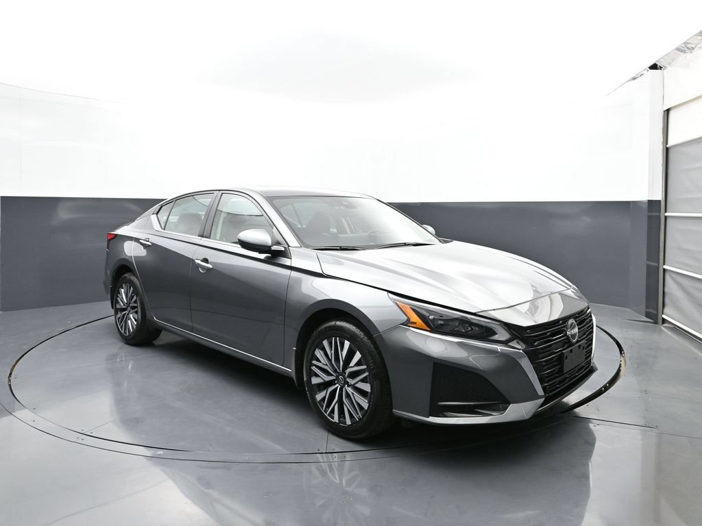 Certified 2023 Nissan Altima 2.5 SV w/ SV Premium Package AWD/4WD image 1