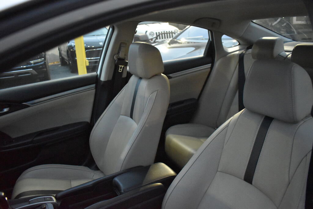 Used 2017 Honda Civic Touring image 16