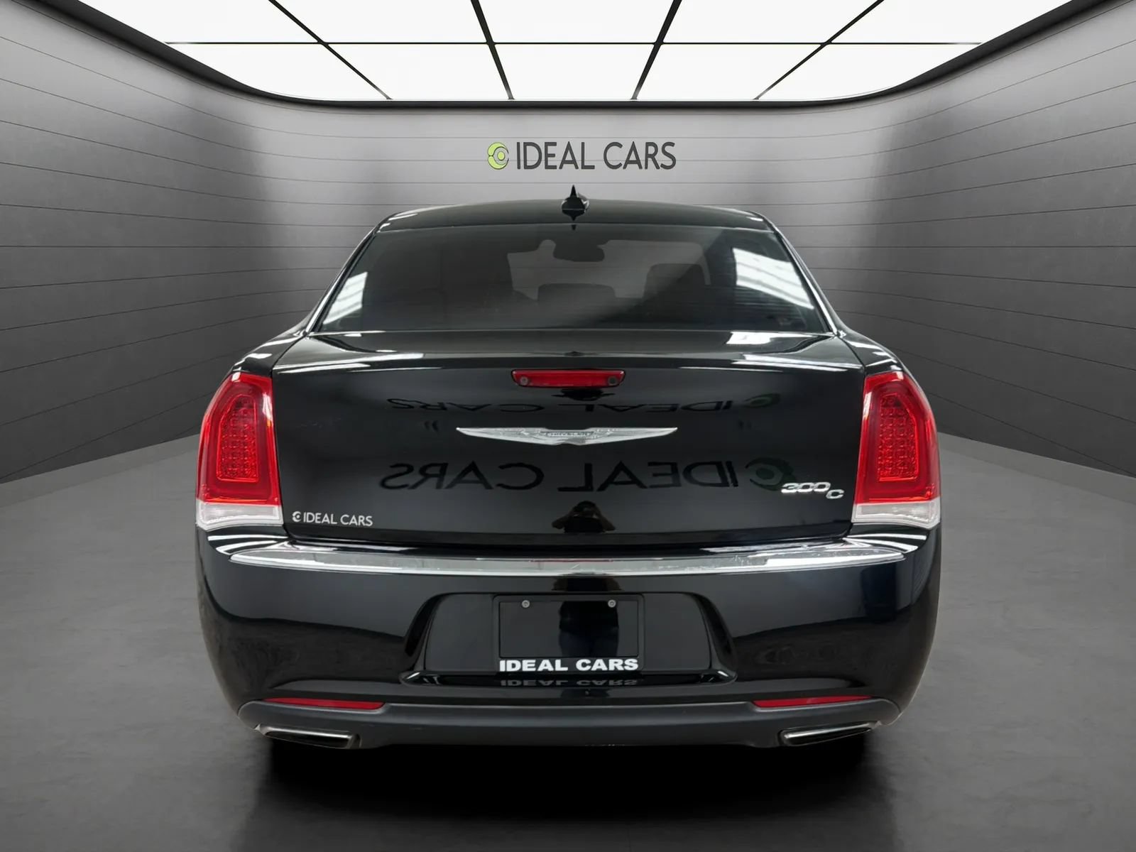 Used 2016 Chrysler 300 C RWD image 6