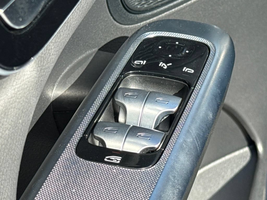 Used 2025 Mercedes-Benz GLC 350e 4MATIC image 21