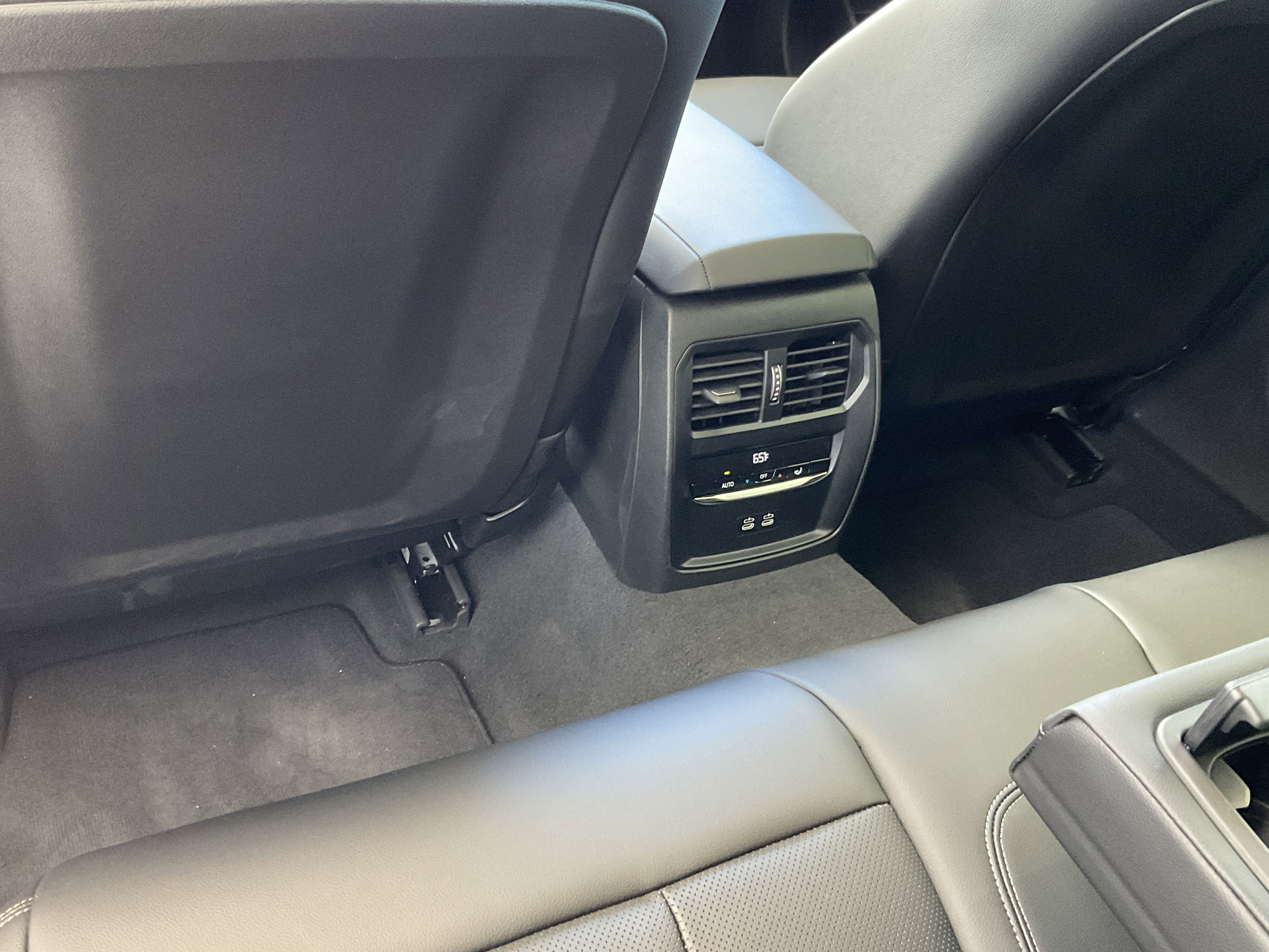 Certified 2025 BMW 330i Sedan image 24