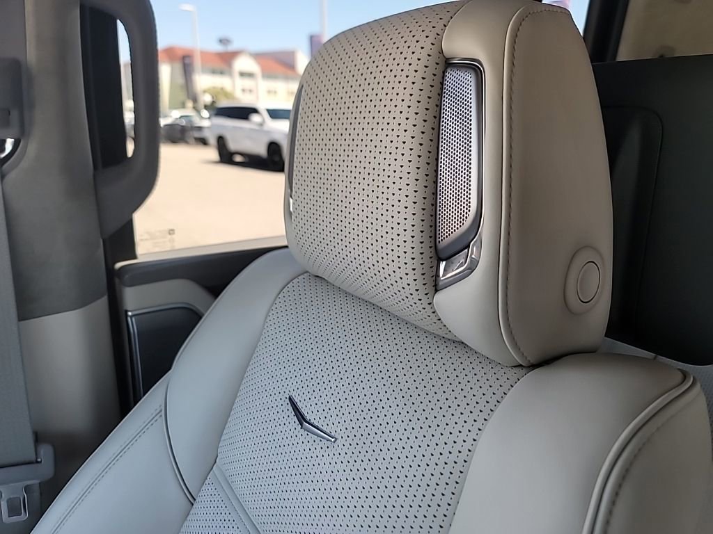 Certified 2026 Cadillac Escalade Platinum Sport w/ LPO, ONYX Package AWD/4WD image 33