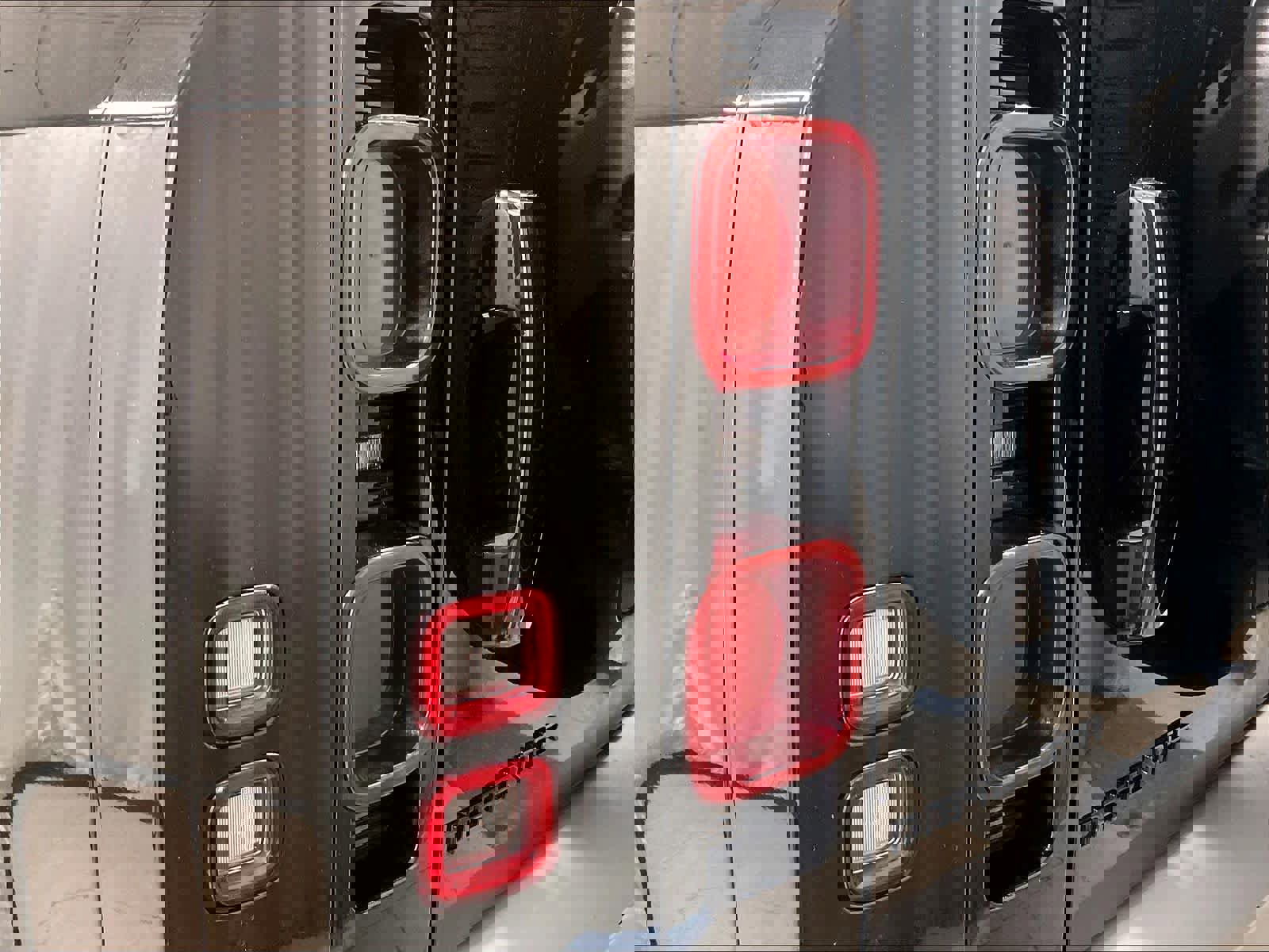 Used 2025 Land Rover Defender 110 S image 35