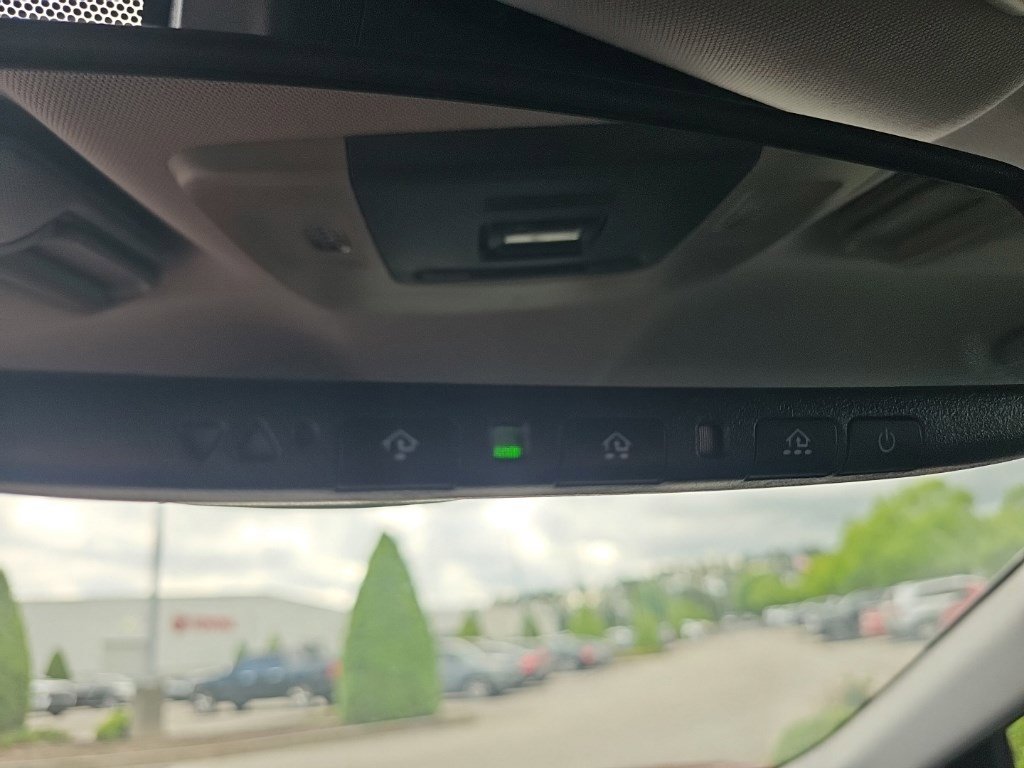 Used 2023 Toyota Camry SE w/ Convenience Package FWD image 18