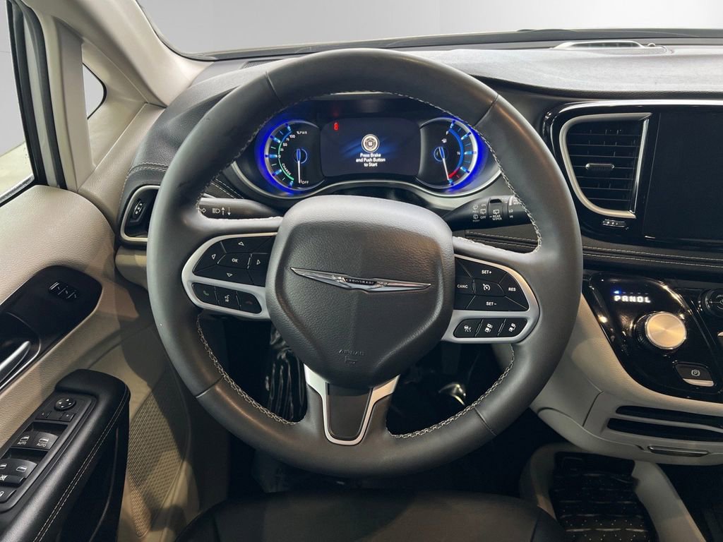 Used 2024 Chrysler Pacifica Select FWD image 28