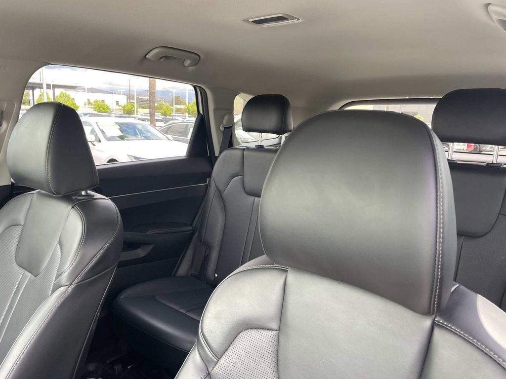 Used 2025 Kia Sorento S FWD image 25