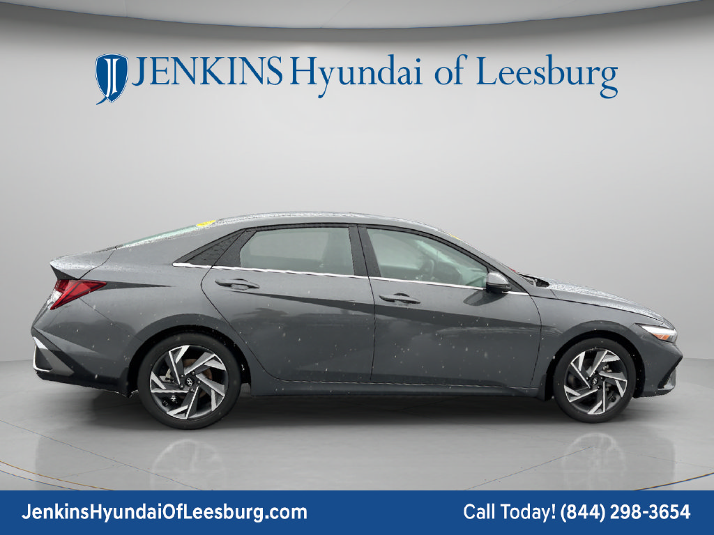 Certified 2024 Hyundai Elantra Limited FWD image 4