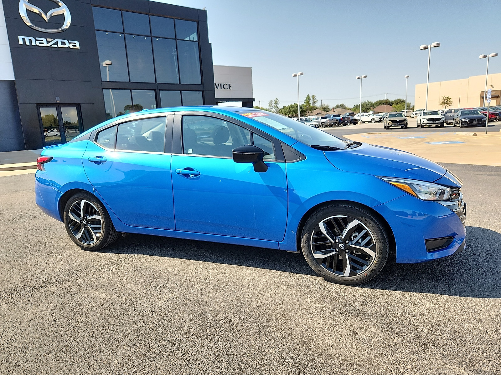 Used 2024 Nissan Versa SR FWD image 8