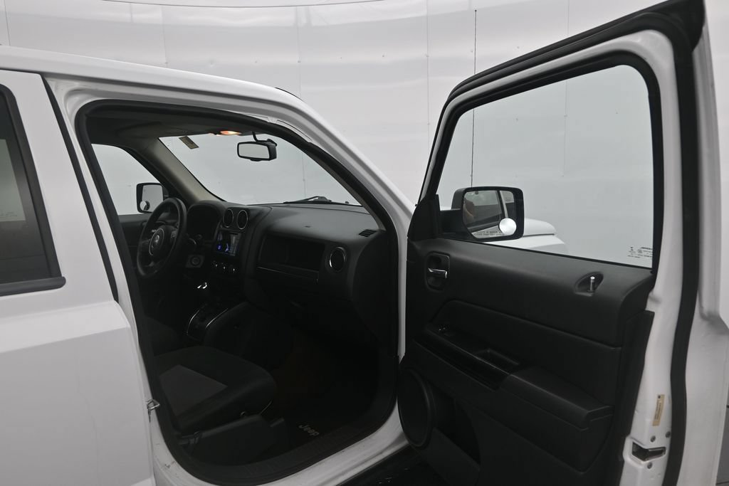 Used 2014 Jeep Patriot Sport w/ Power Value Group AWD/4WD image 17