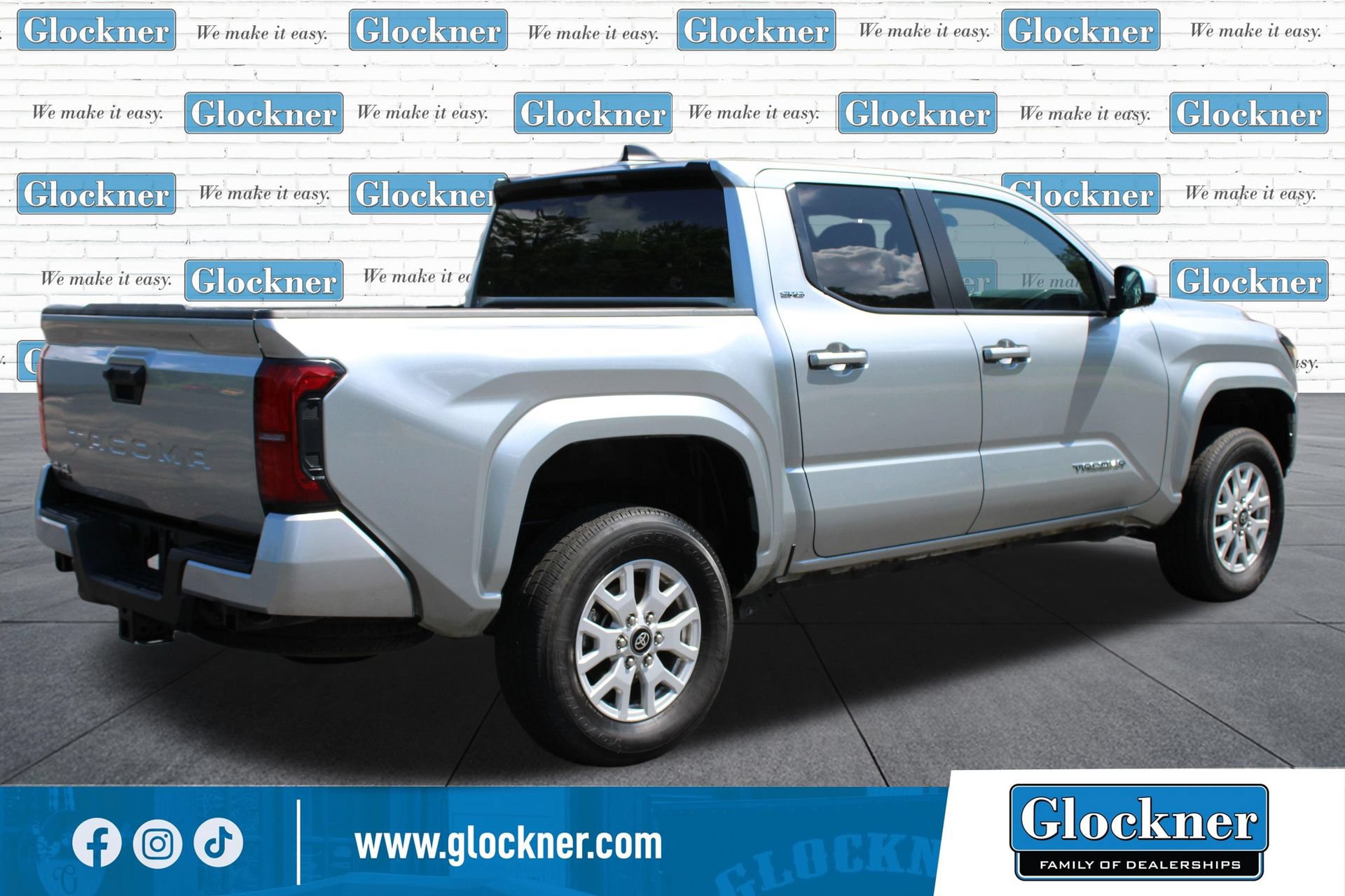 Used 2025 Toyota Tacoma SR5 AWD/4WD image 6