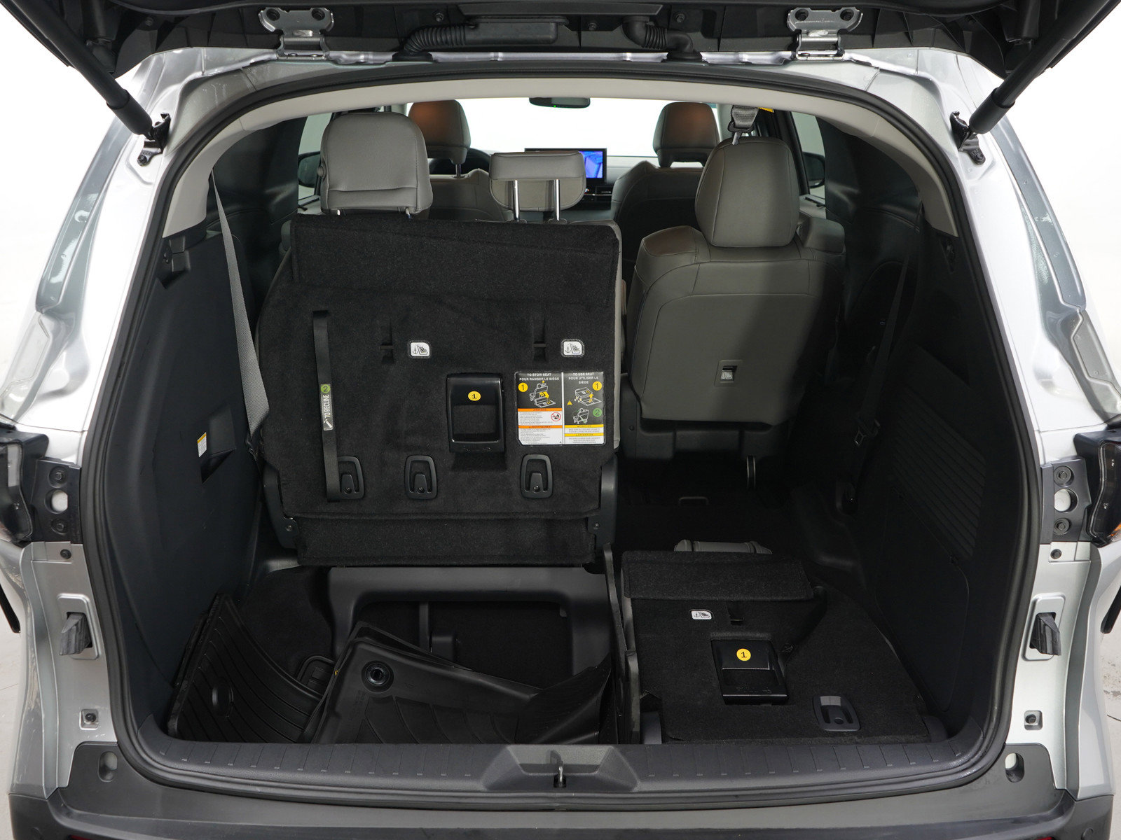 Used 2025 Toyota Sienna XLE FWD image 19