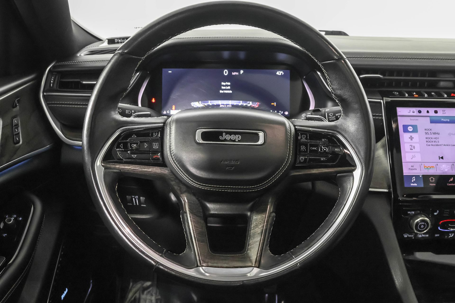 Used 2022 Jeep Grand Cherokee Overland w/ Luxury Tech Group IV image 28