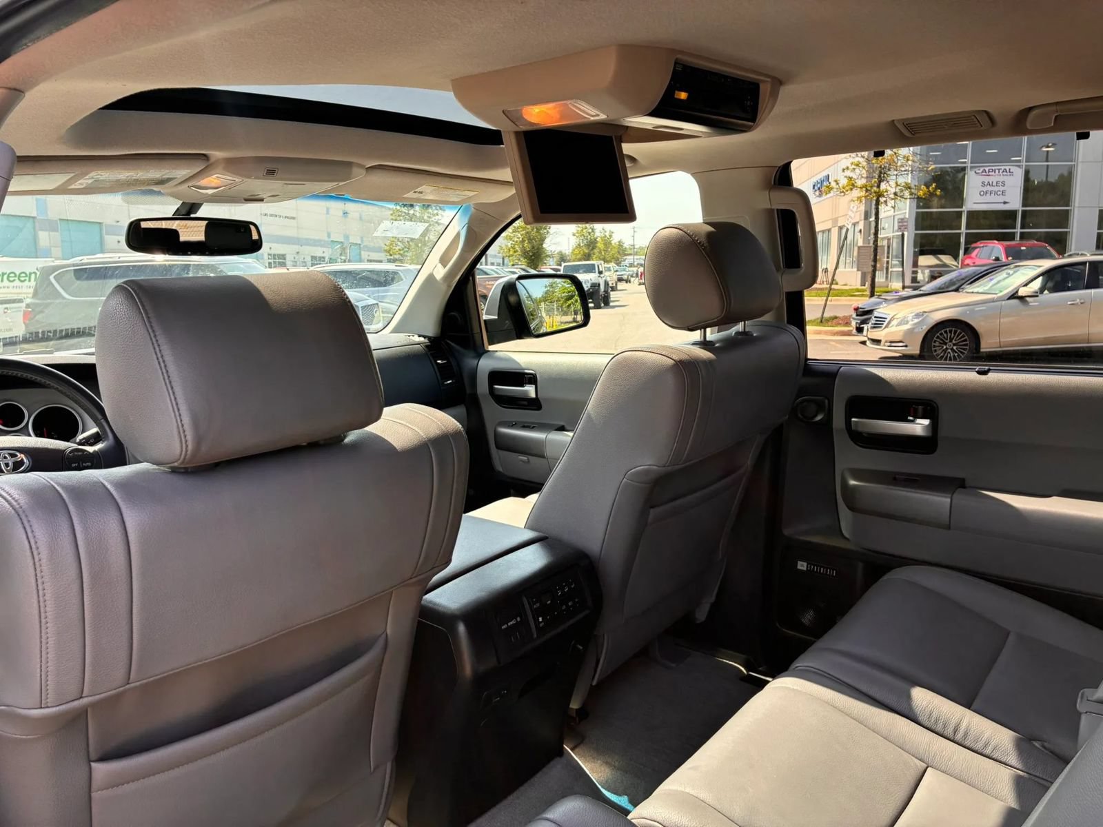 Used 2010 Toyota Sequoia Limited AWD/4WD image 29