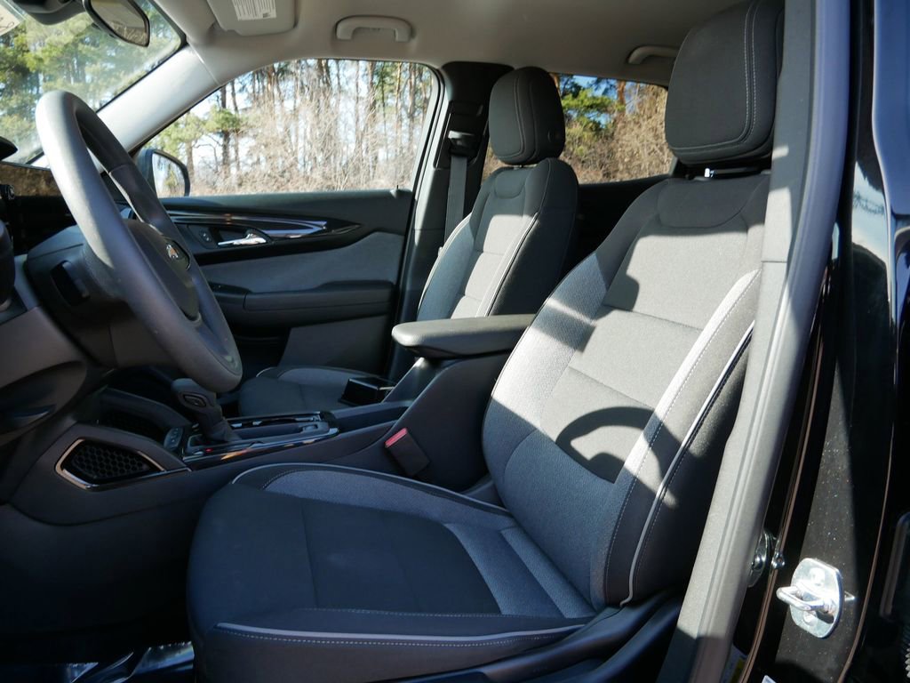Used 2025 Chevrolet TrailBlazer LS w/ LS Convenience Package AWD/4WD image 14
