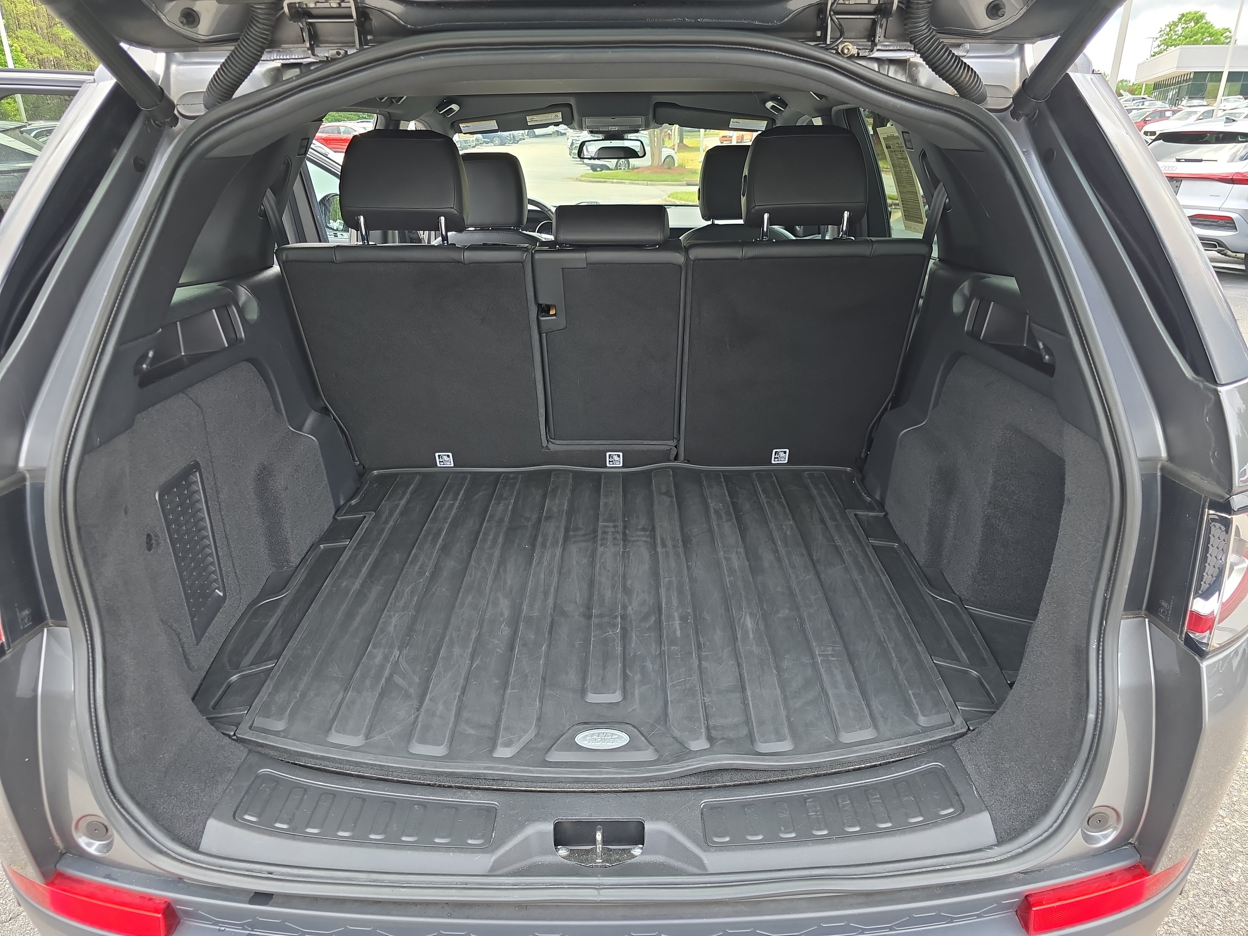 Used 2019 Land Rover Discovery Sport AWD/4WD image 12