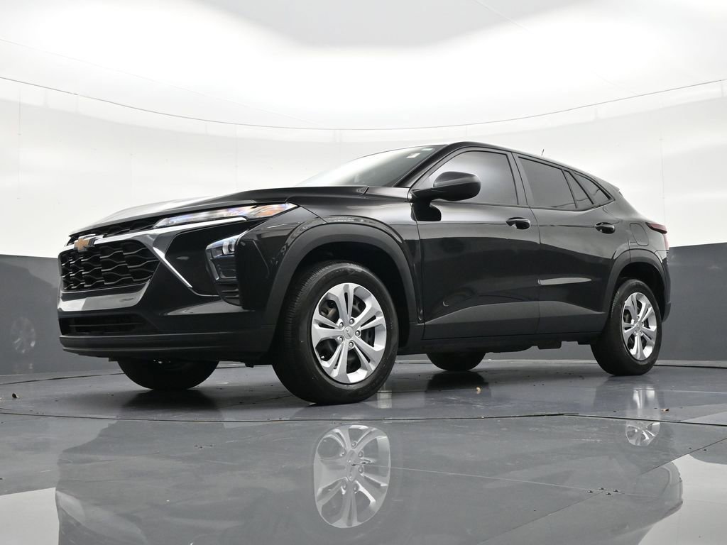 Used 2025 Chevrolet Trax LS image 23