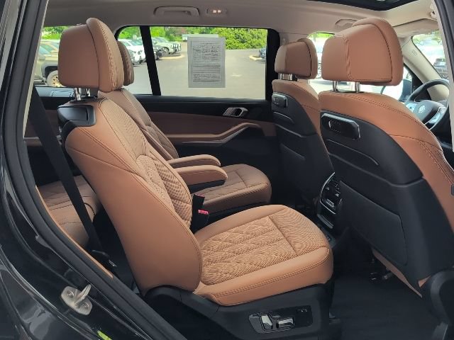 Used 2025 BMW X7 xDrive40i w/ Premium Package AWD/4WD image 32