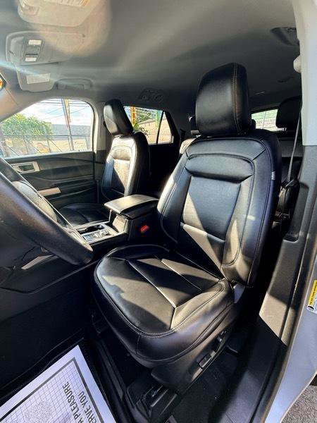 Used 2022 Ford Explorer XLT w/ Equipment Group 202A AWD/4WD image 11