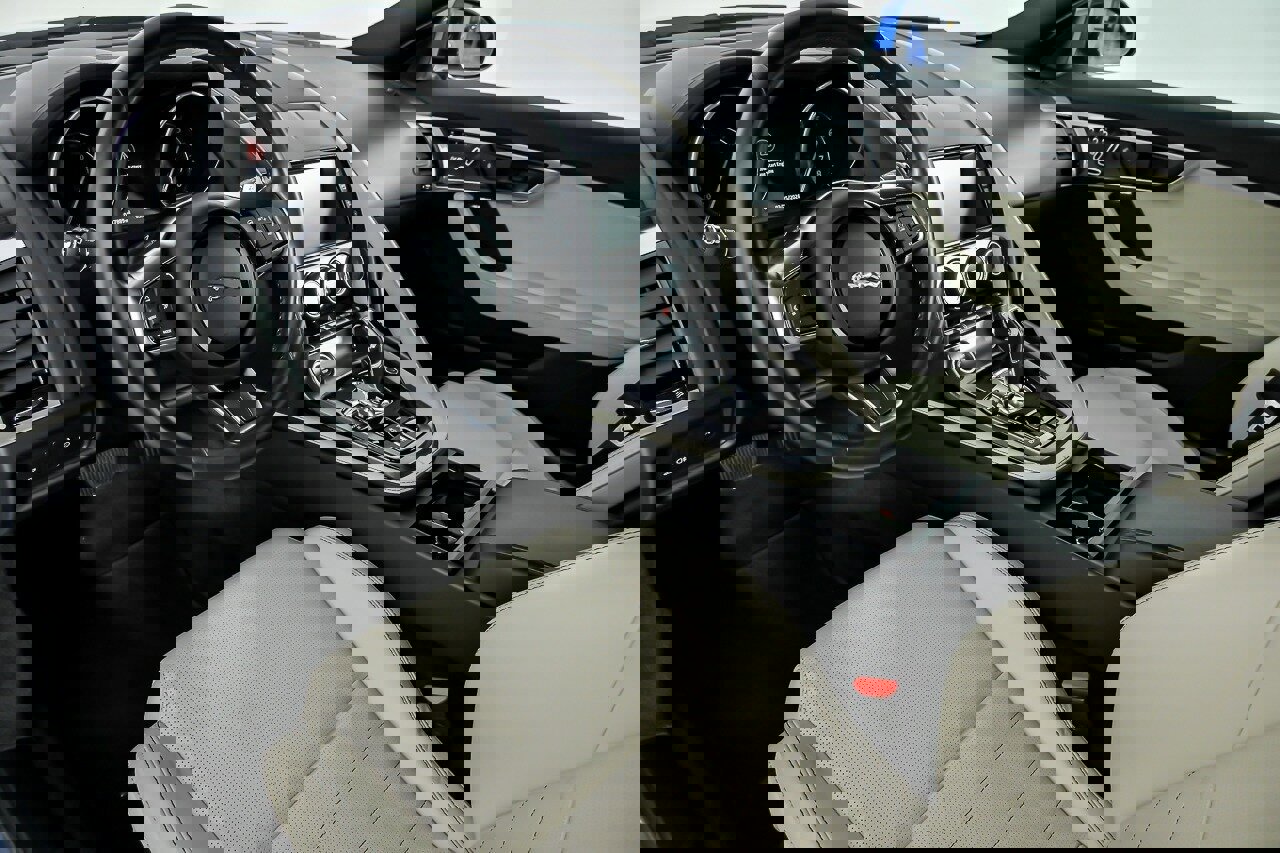 Used 2018 Jaguar F-TYPE R-Dynamic image 21