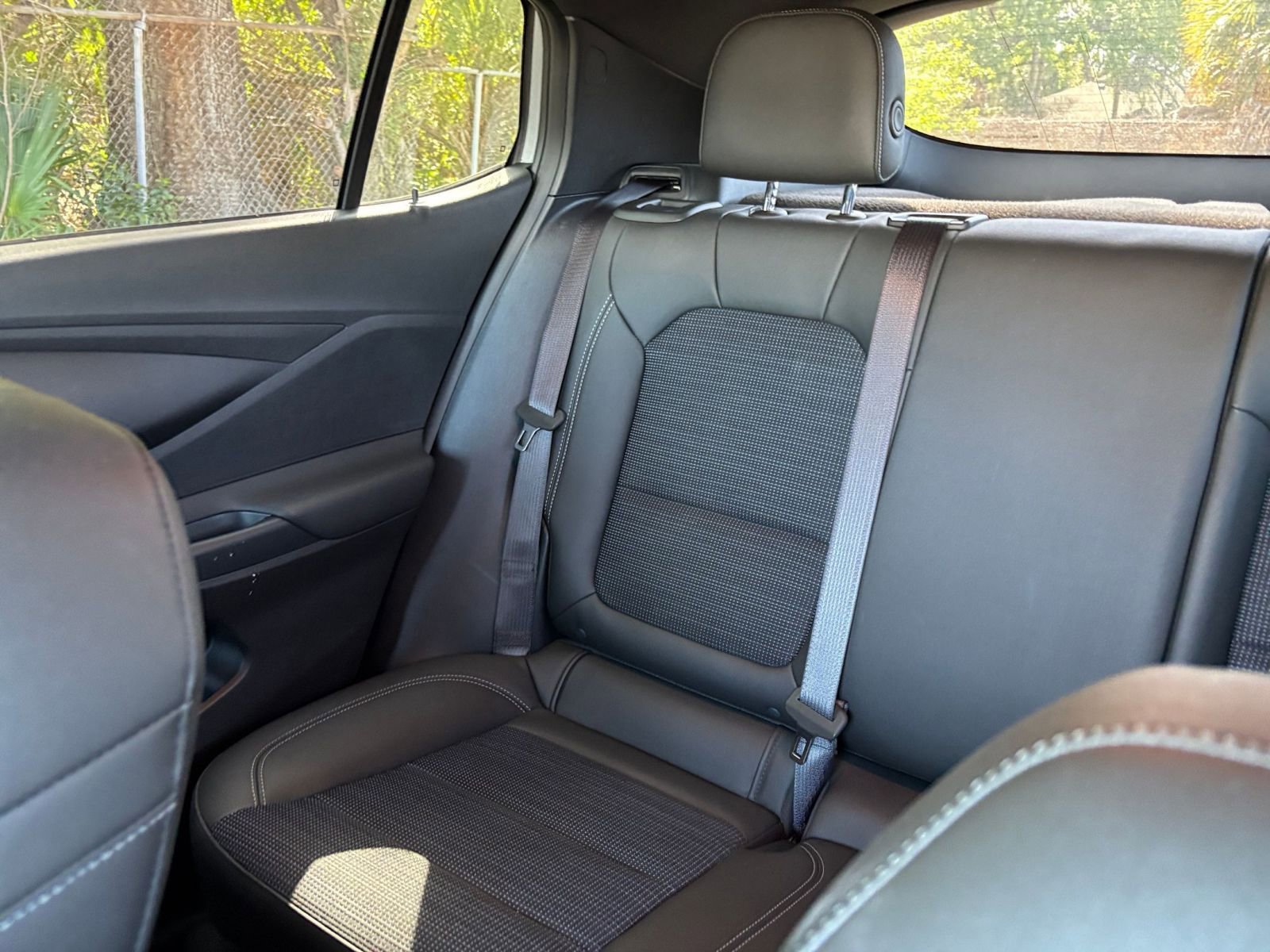 Used 2025 Buick Envista Preferred image 40