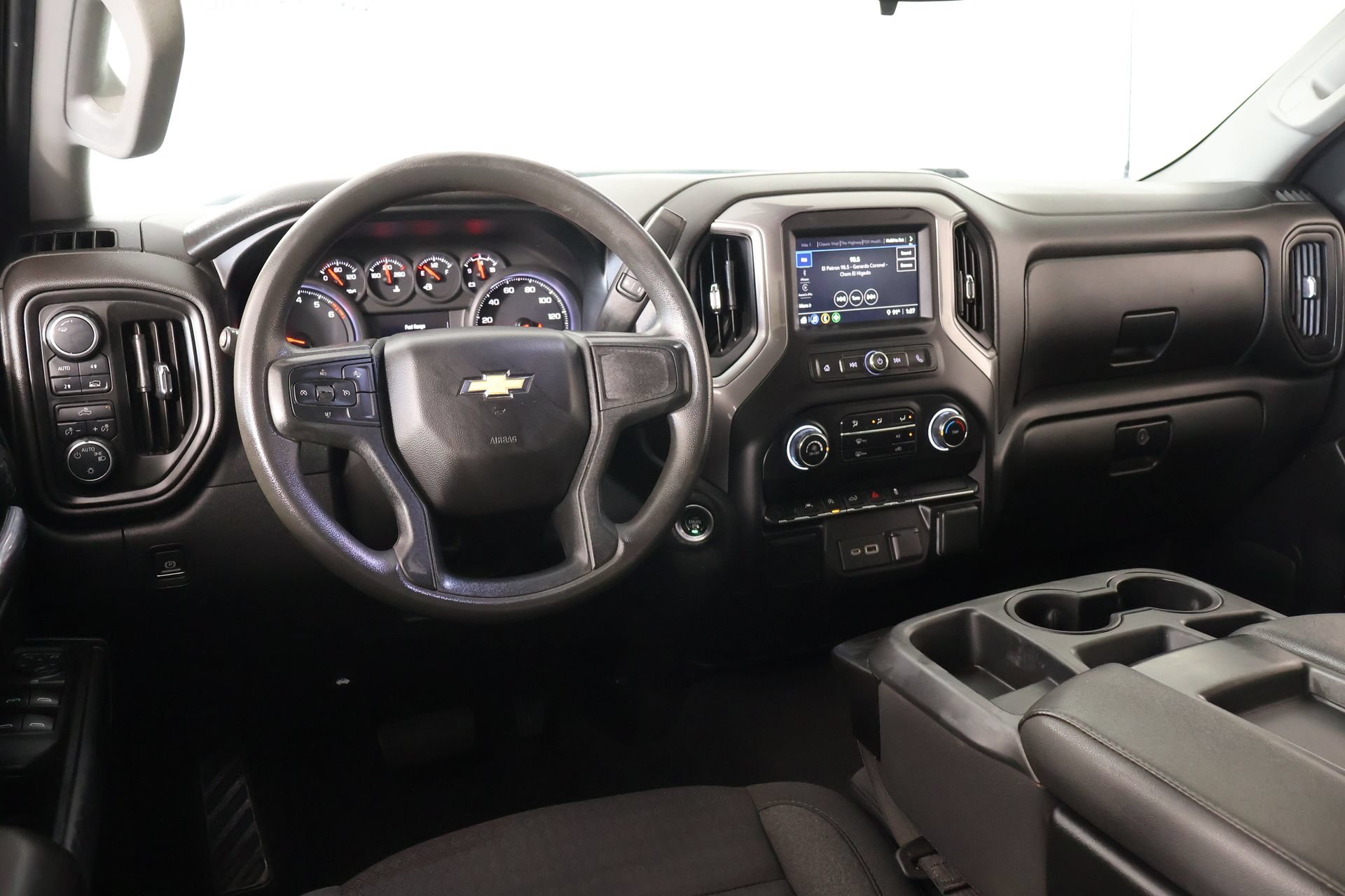 Used 2023 Chevrolet Silverado 1500 Custom AWD/4WD image 2