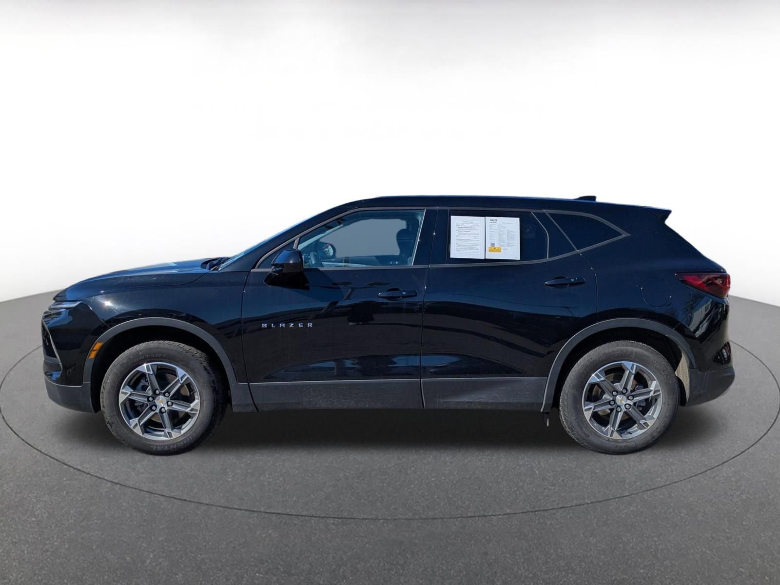 Used 2025 Chevrolet Blazer LT FWD image 4