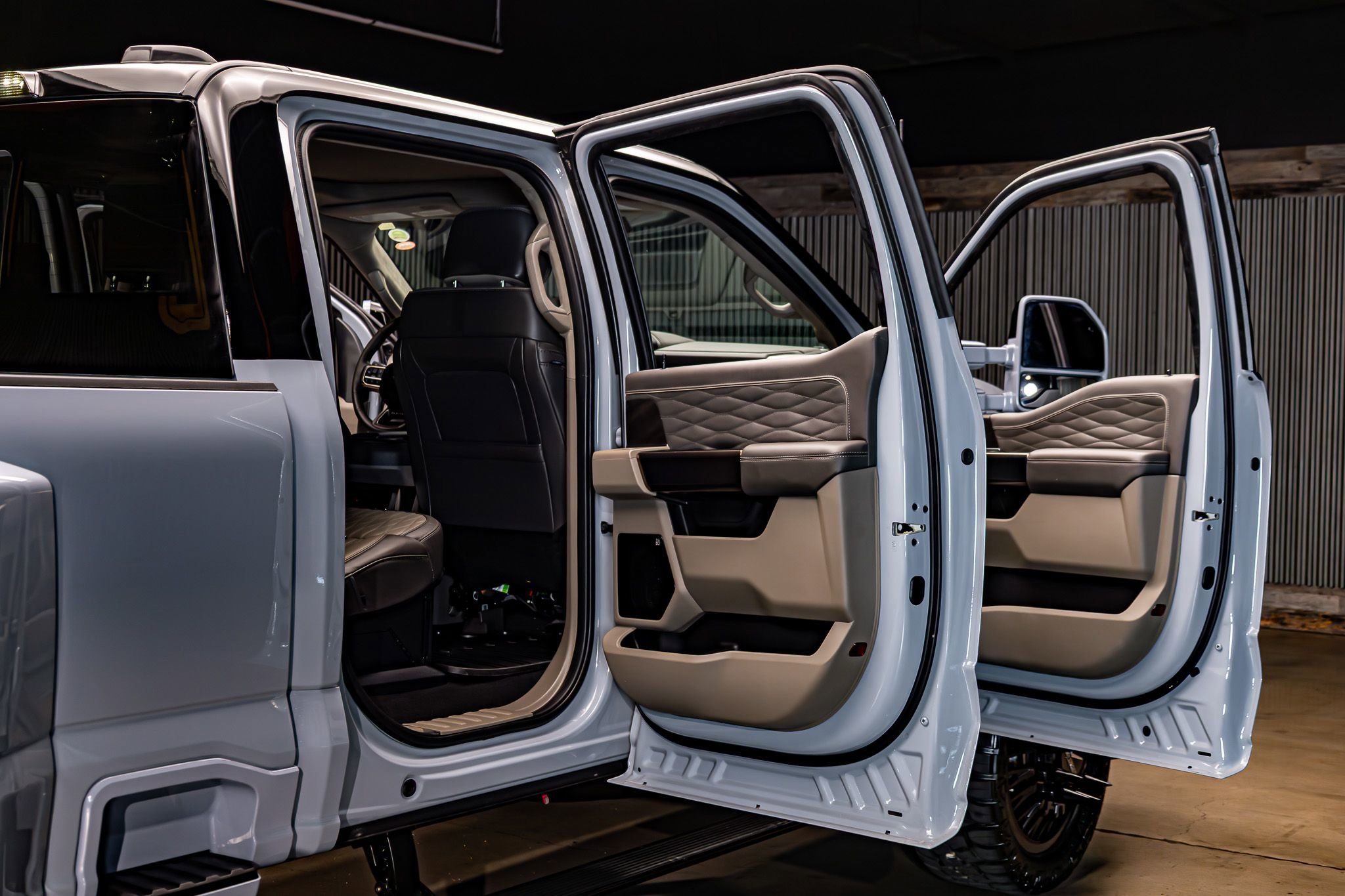 Used 2026 Ford F450 Platinum w/ Platinum Plus Package image 31