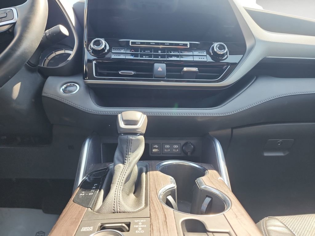 Used 2022 Toyota Highlander Platinum image 11