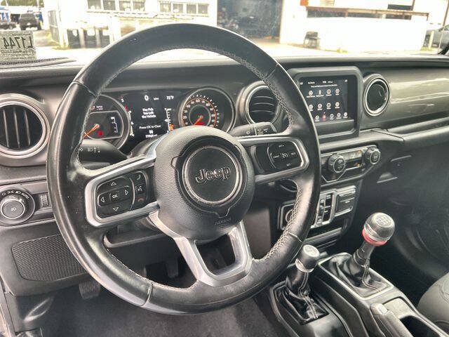 Used 2018 Jeep Wrangler Unlimited Sahara AWD/4WD image 11