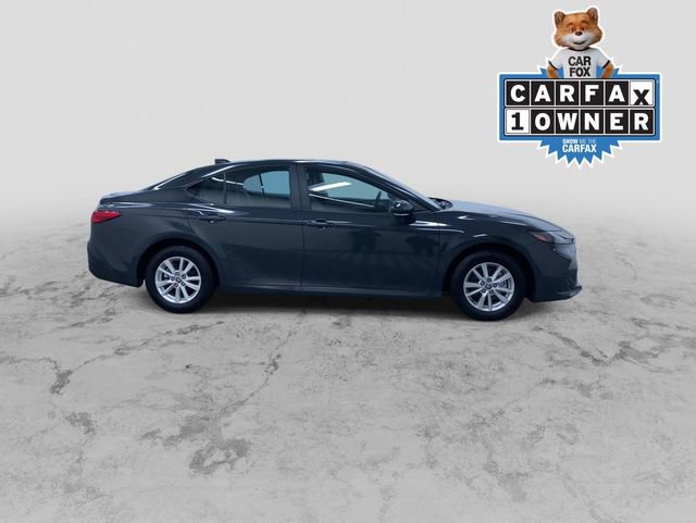 Used 2025 Toyota Camry SE image 2