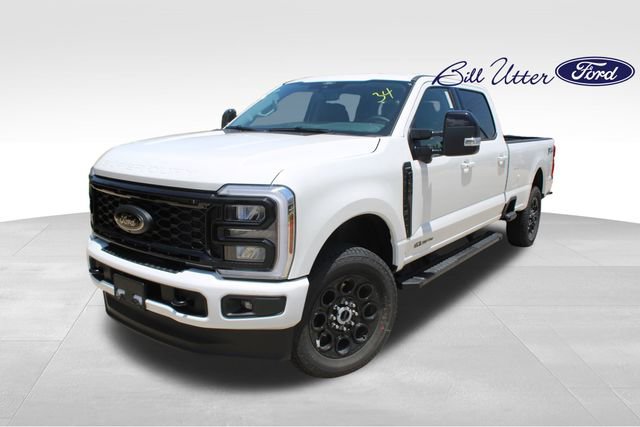 New 2025 Ford F350 Lariat w/ Black Appearance Package