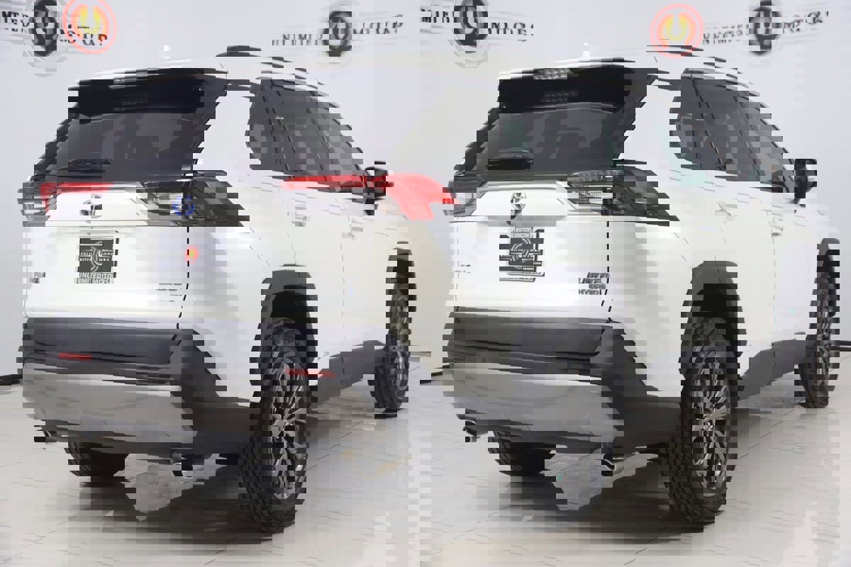 Used 2022 Toyota RAV4 Limited AWD/4WD image 3