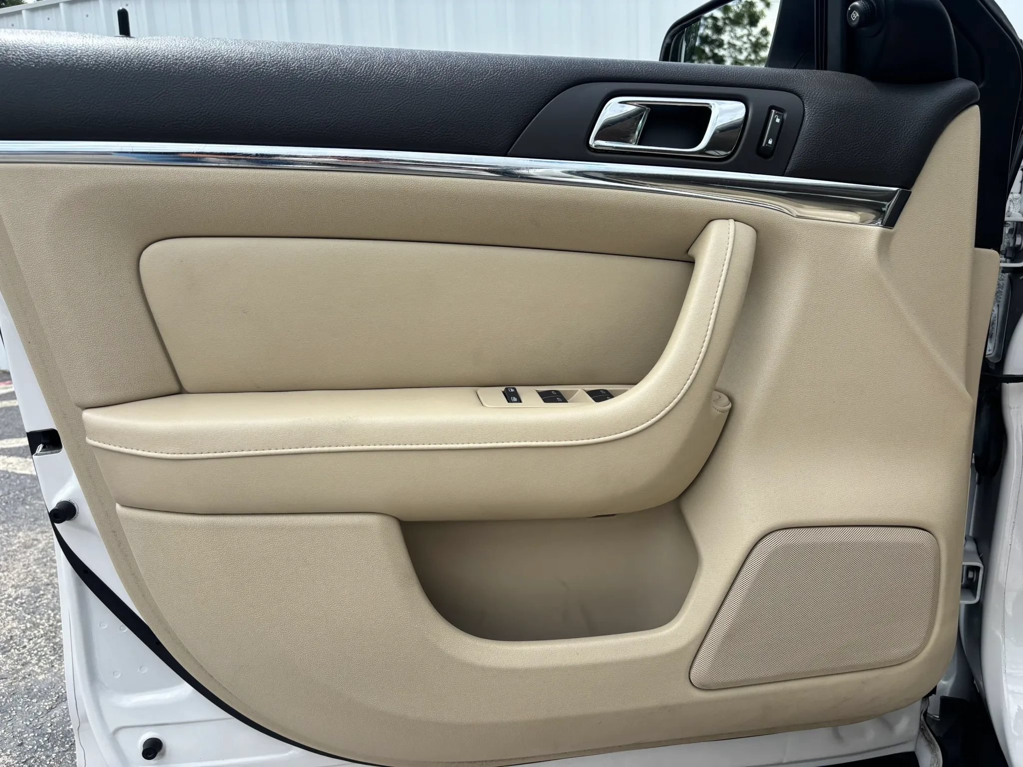 Used 2011 Lincoln MKS FWD image 46
