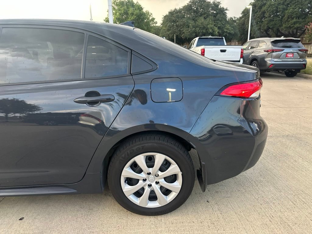 Used 2026 Toyota Corolla LE FWD image 3