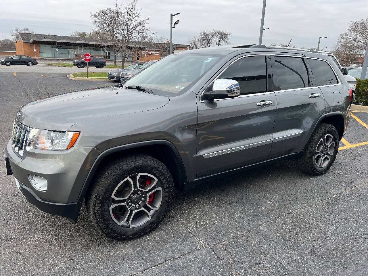 Used 2011 Jeep Grand Cherokee Overland Summit AWD/4WD image 6