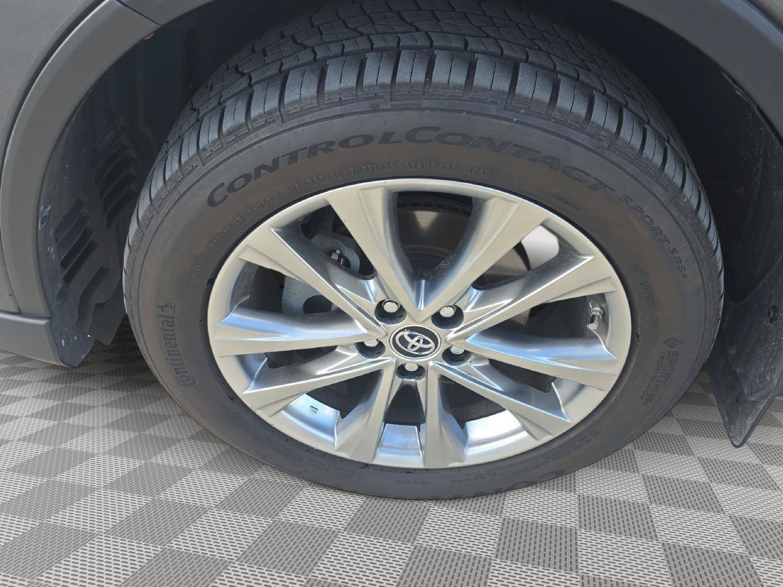 Used 2018 Toyota RAV4 Limited AWD/4WD image 9