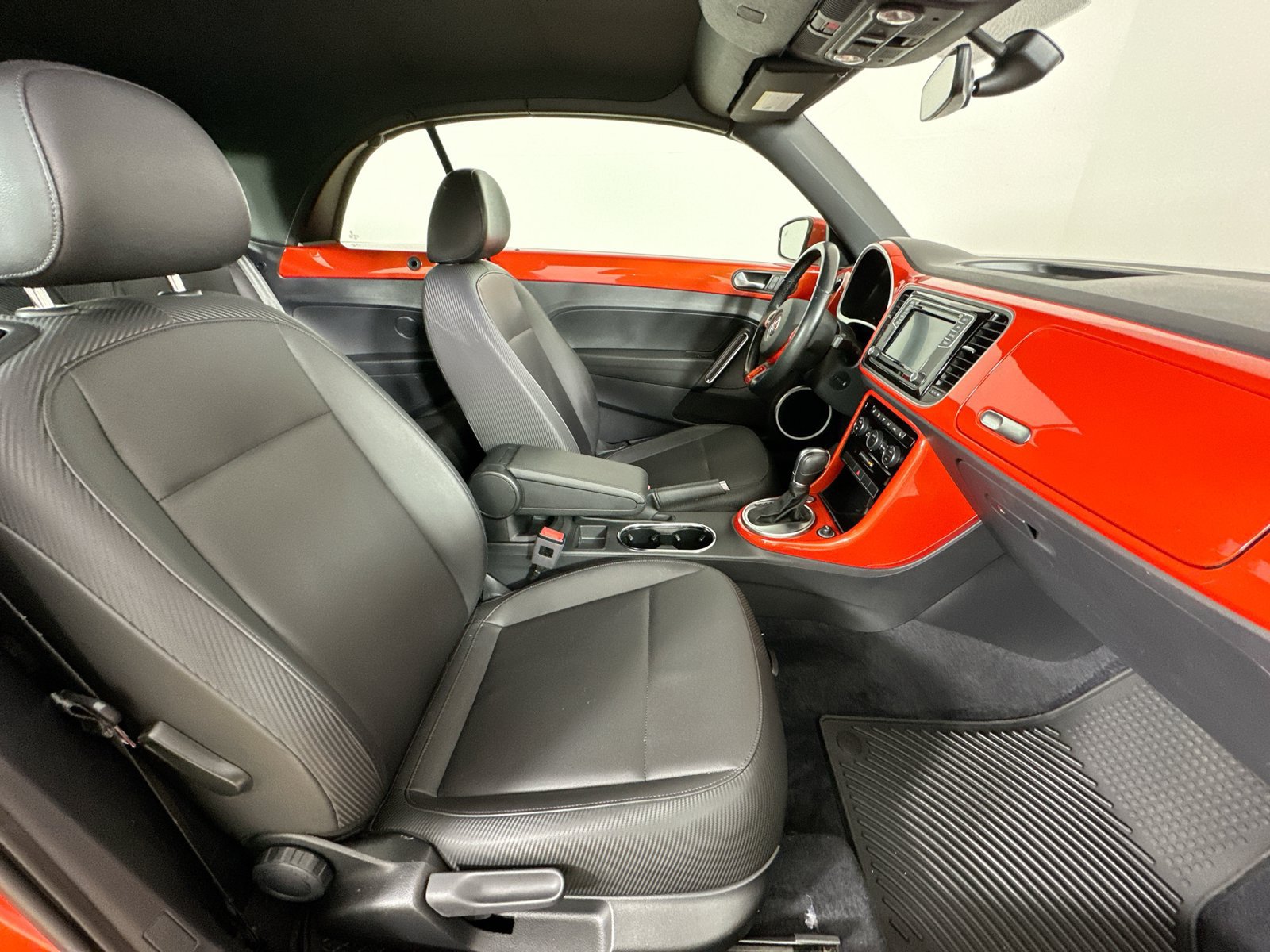 Used 2018 Volkswagen Beetle 2.0T SE FWD image 38