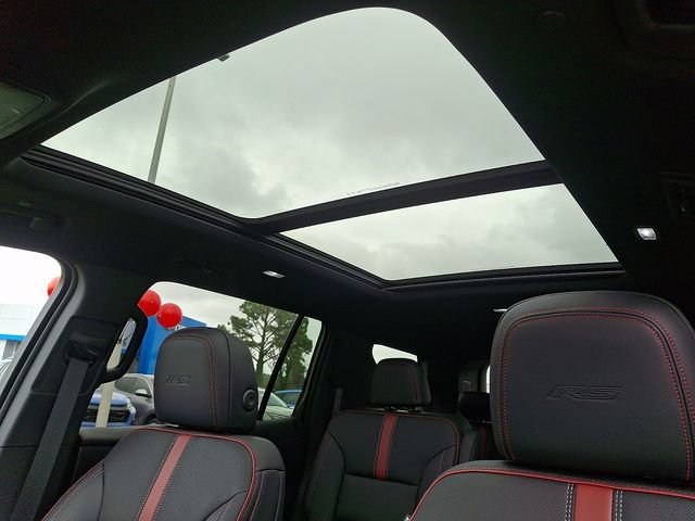 New 2027 Chevrolet Traverse RS w/ LPO, Floor Liner Package AWD/4WD image 11