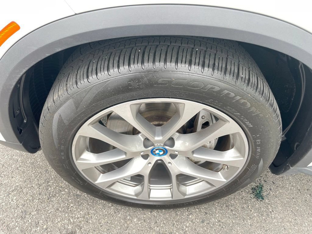 Used 2025 BMW X5 xDrive50e AWD/4WD image 11