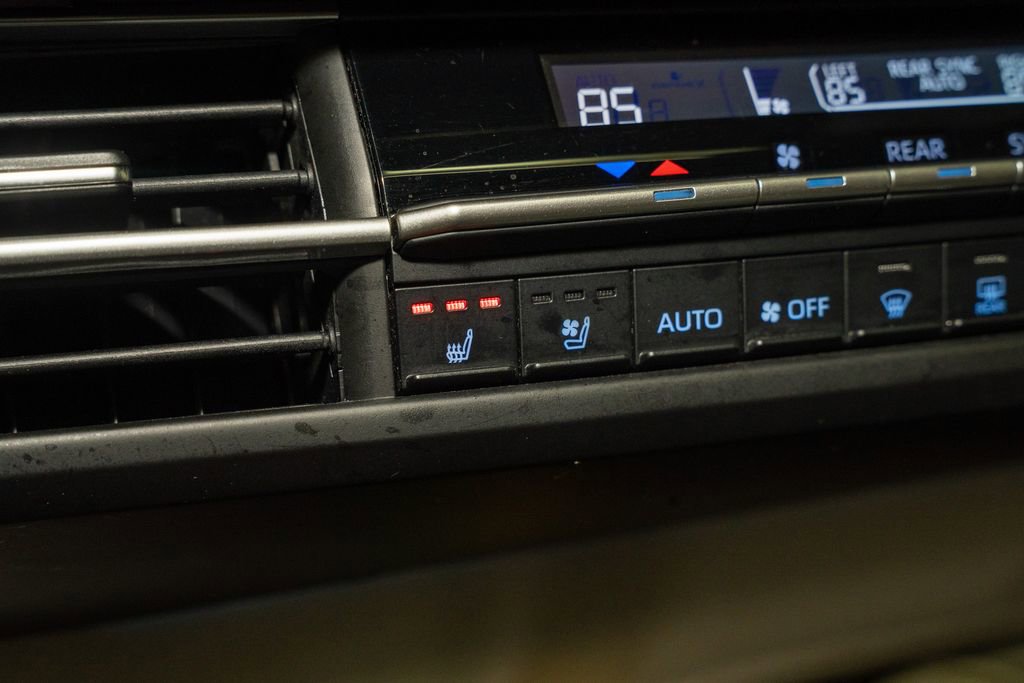 Used 2022 Toyota Sienna Platinum image 17