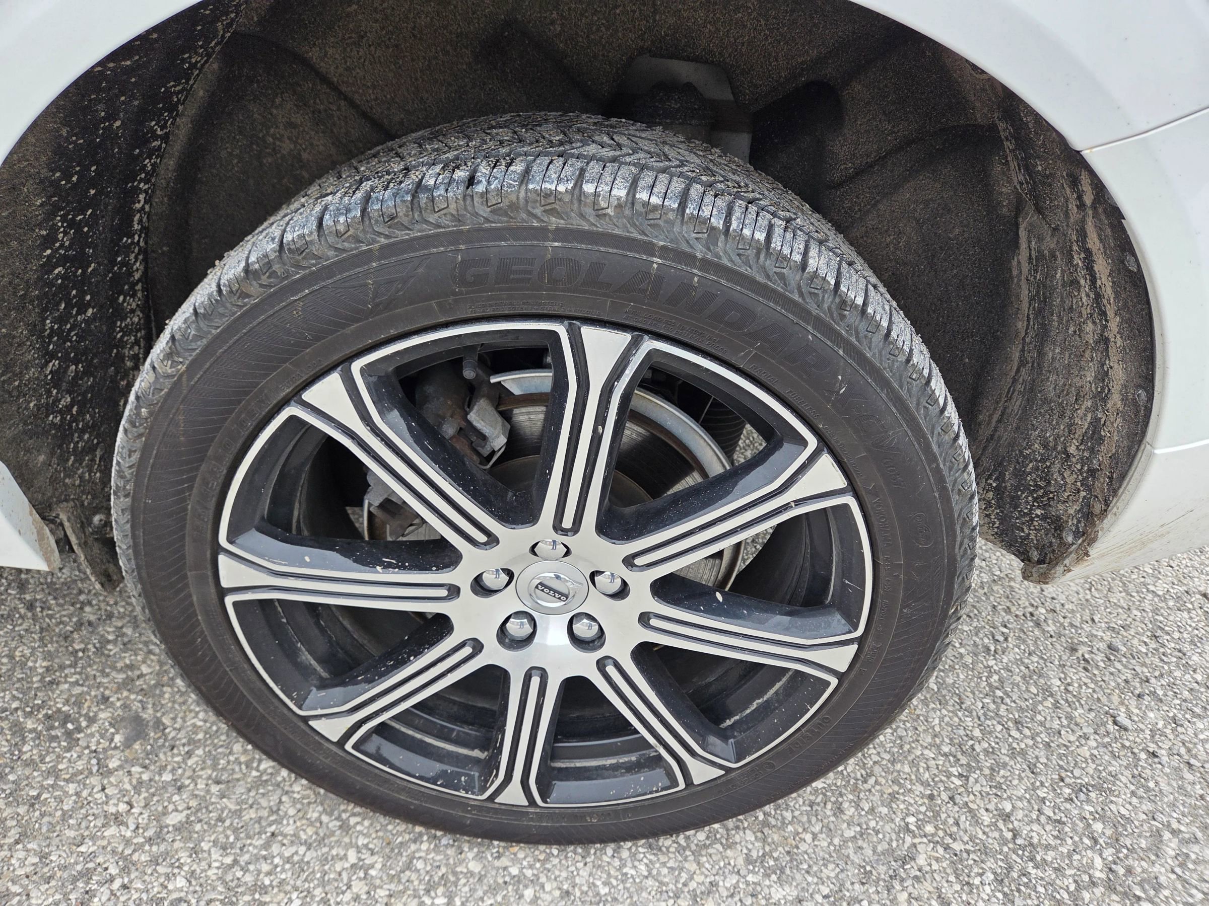 Used 2018 Volvo XC60 T8 Inscription w/ Advanced Package image 12