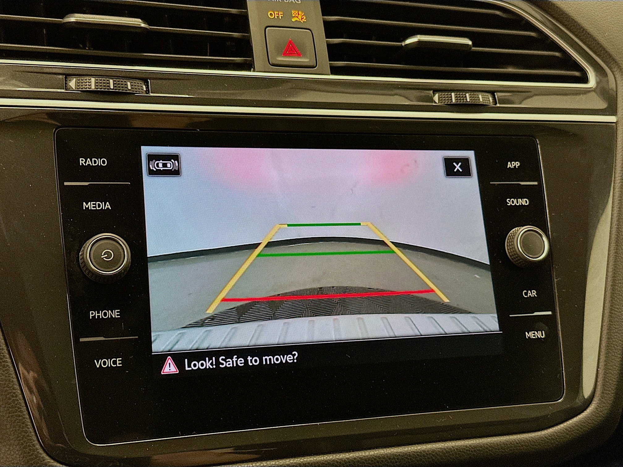 Used 2024 Volkswagen Tiguan SE w/ MDO Package, Two-Row image 23