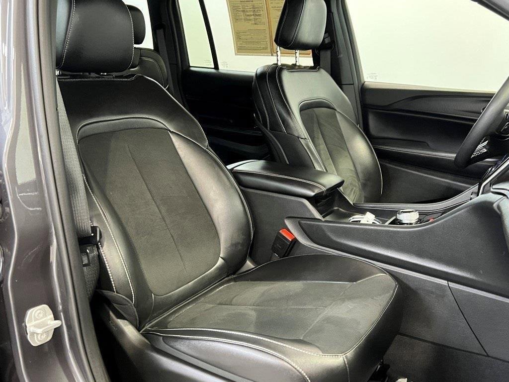 Used 2024 Jeep Grand Cherokee Altitude image 13
