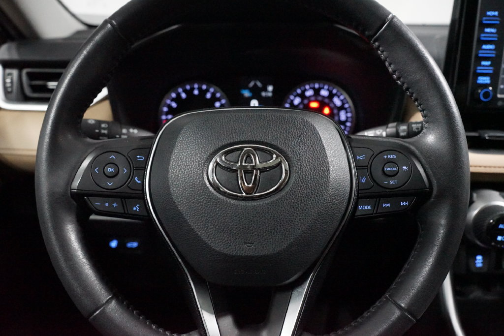 Used 2022 Toyota RAV4 XLE Premium FWD image 12